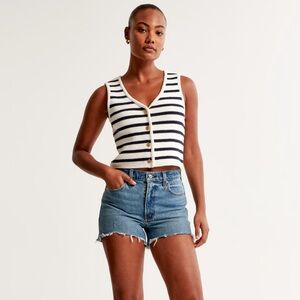 Abercrombie high rise mom shorts medium wash distressed